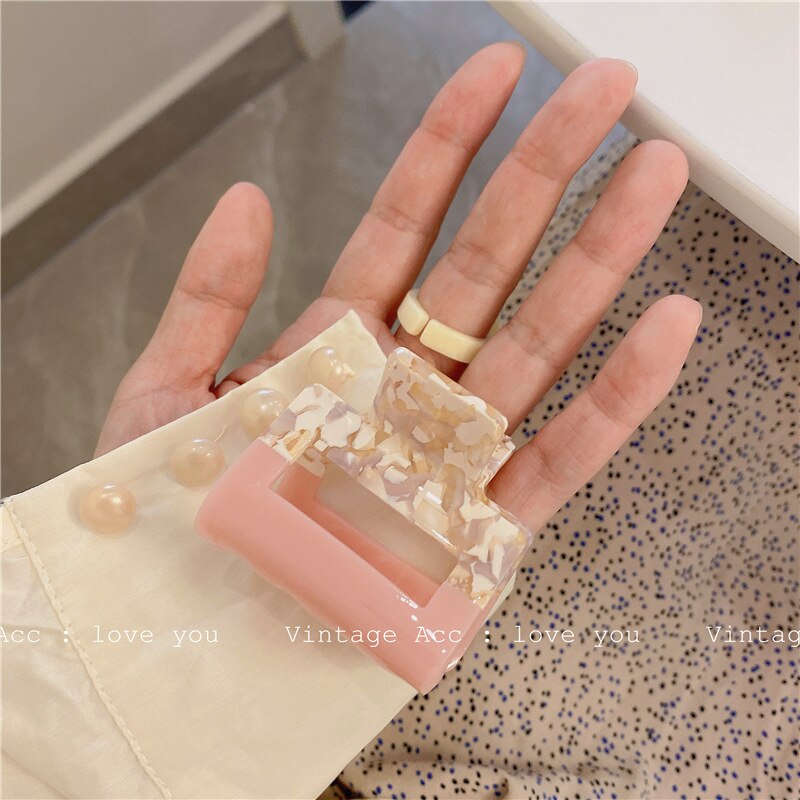 AOMU Sweet Romantic Pink Acrylic Hollow Square Hairpin Smooth Irregular Geometric Splicing Floral Hair Claw for Women Jewelry