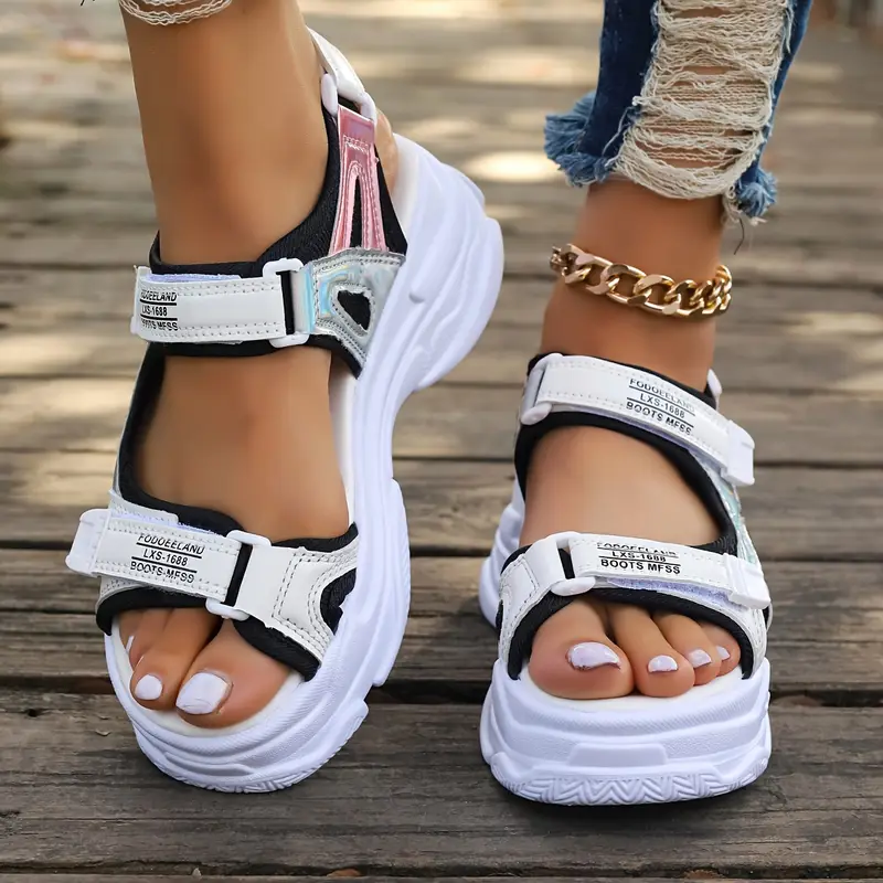 Nueva de verano, cómodas sandalias resistentes al desgaste de suela gruesa que mejoran la altura, zapatos deportivos informales antideslizantes para la playa para mujer