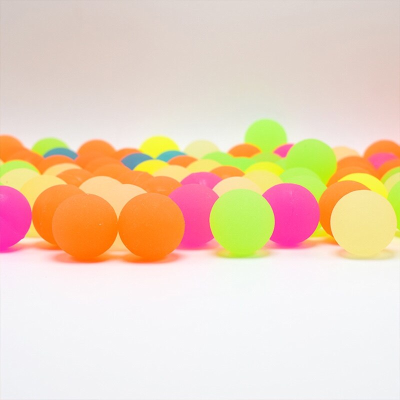 100 stks/partij Lichtgevende Speelgoed Kleurrijke Grappig Ballen Bouncy Bal Effen Drijvende Stuiterende Bal Glow In The Dark Speelgoed