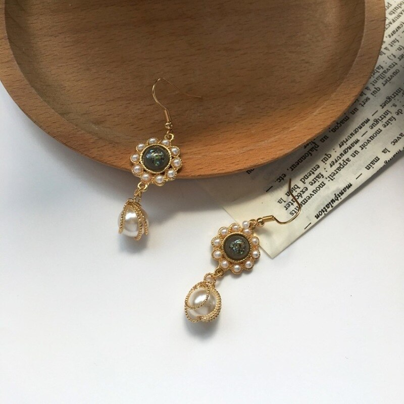 Tempérament gracieux dames accessoires Hong Kong Style Simple Imitation perle ronde boule pendentif pince boucles d'oreilles bijoux