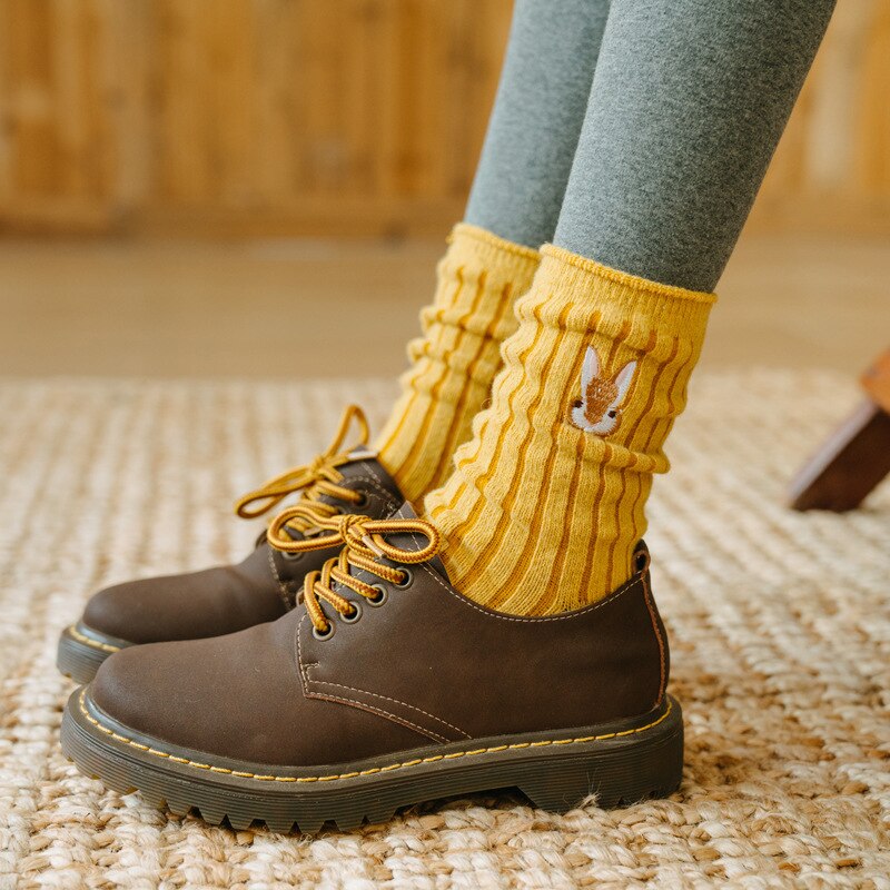 Calcetines con bordado de dibujos animados para mujer, medias de lana gruesas, cálidas, de otoño e invierno