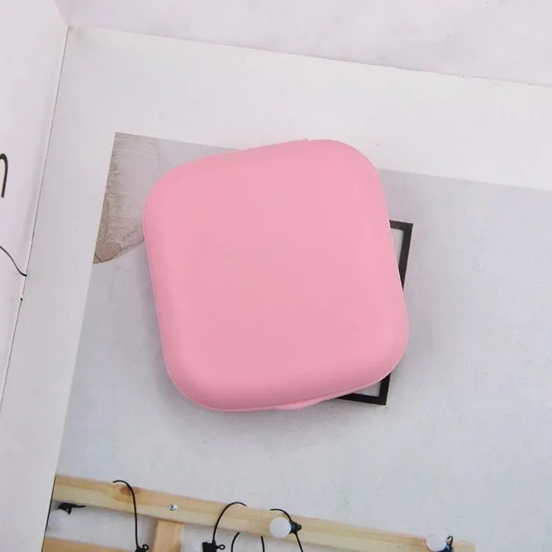 1 Stück quadratischer Mini-Kontaktlinsenbehälter mit Spiegel für Frauen, bunte Linsenbox, Augenbehälter, schöne Reise-Sets: Rosa