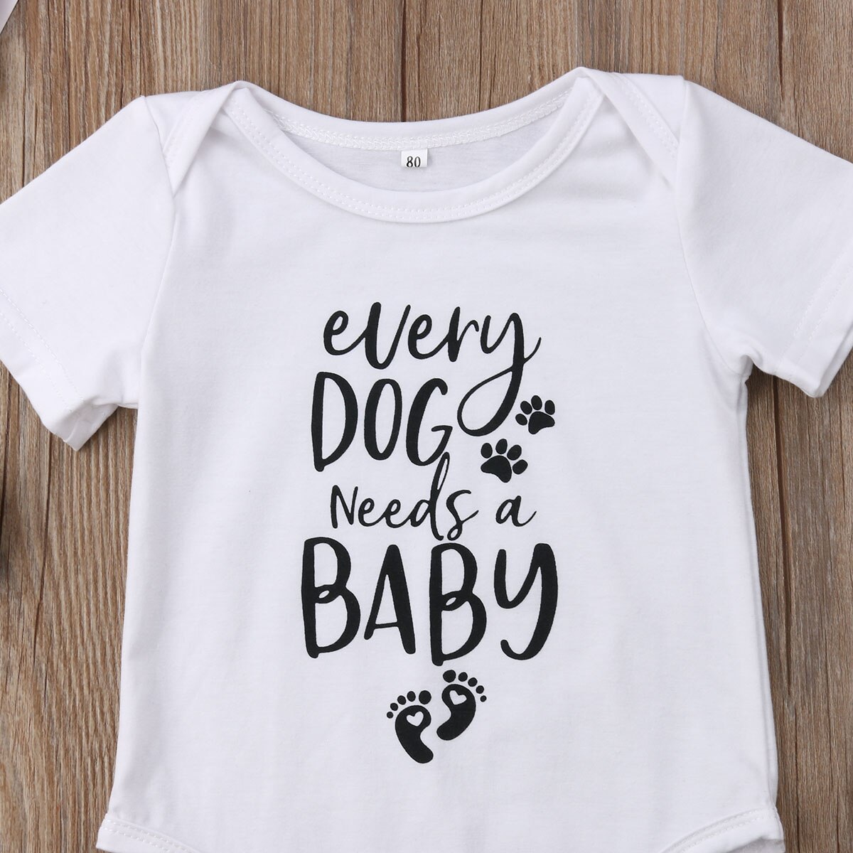 2019 Brand New 0-18 m Causal Verão Criança Menino Menina Bebê Bodysuit Manga Curta Carta Pegadas de Cachorro Branco macacões Roupas