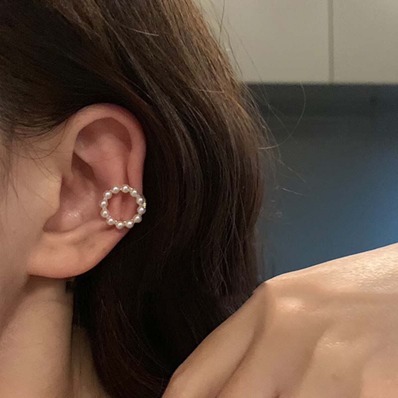 Pendenti E Ciondoli Oro Hollow Rotondi del Cerchio Della Perla Del Polsino Dell'orecchio Clip on Orecchini Delle Donne Falsi Orecchini Penetranti Minimalista Gioielli Earcuff Una Coppia