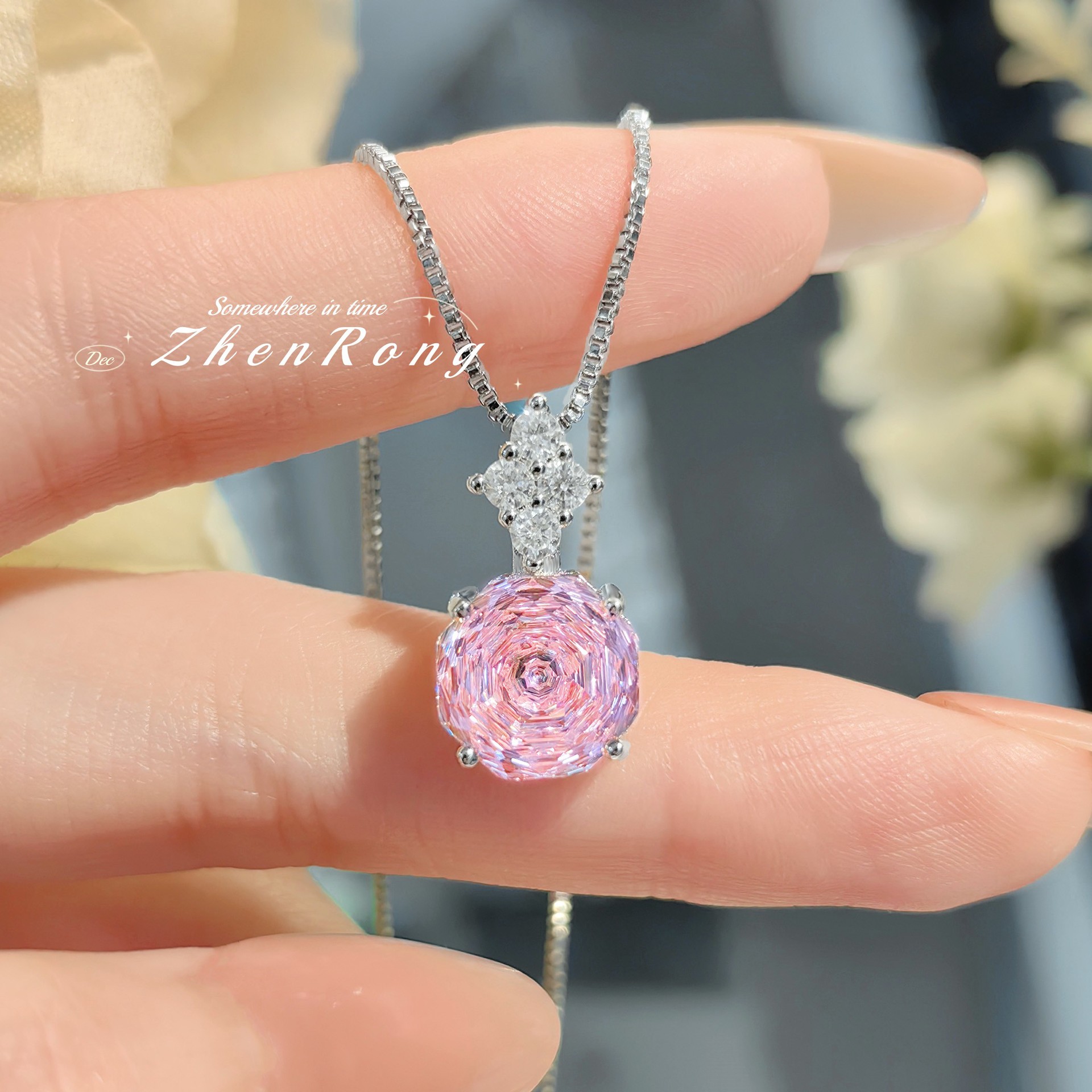 Prachtige rozenbloemvormige hangers met paarse zirkonia, oorbellen, zilverkleurige ringen en sieradensets voor vrouwen.: Lichtgeel