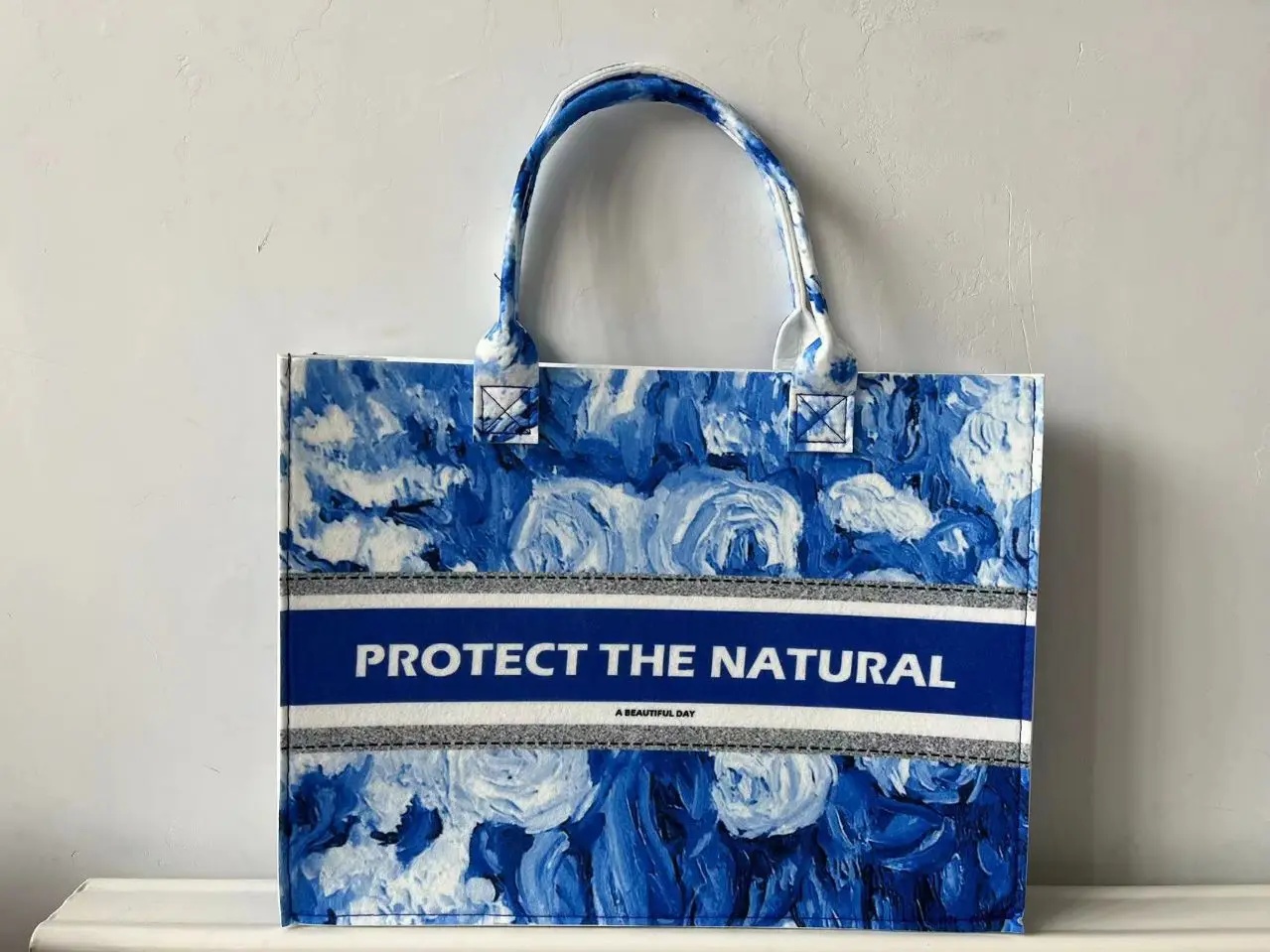 Large Capacity Felt Tote Bag Travel Ladies High-End Printed Commuting Shopping Bag Model Handbag for Women: GRAY
