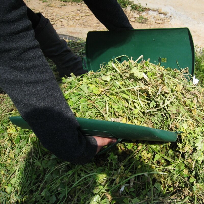 1 Pair Lawn Claws for Picking Up Leaves Leaf Scoops Hand Rakes for Heavy Duty Leaves Lawns and Garden Clean- Up