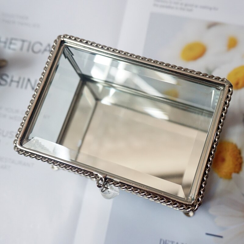 Caja de cristal de encaje galvanizado nórdico, expositor de joyas Retro, almacenamiento de joyas, decoración de escritorio para el hogar de plata