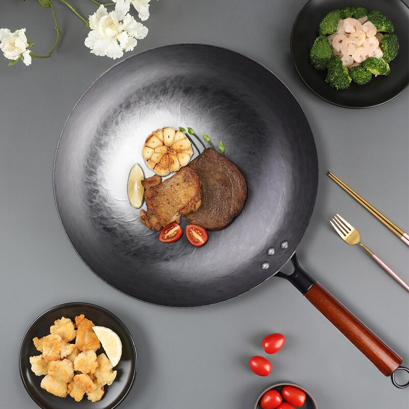 Iron wok China Traditional Wok Handmade Non-coating Woks with Wooden Handle For Kitchen Gas Cookware 1 to 2 People