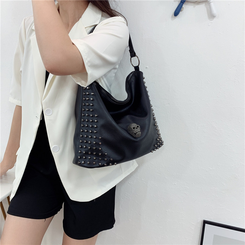 Punk skull borse a tracolla da donna grande capacità moda rivetto borsa da donna in pelle PU nera hobos femminile borse a tracolla bit tote