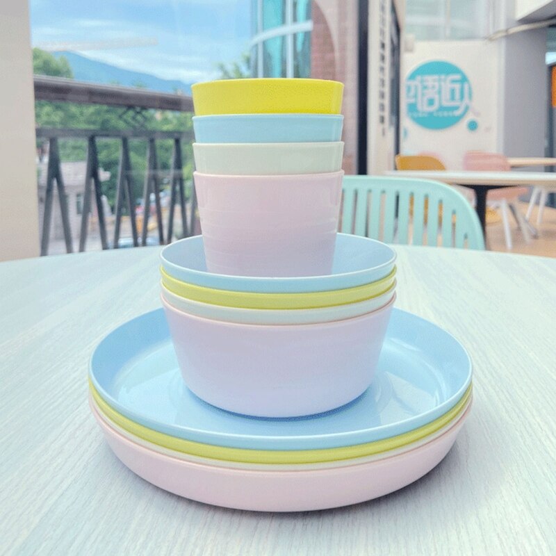 Porslinsset av plast återanvändbart 4 koppar 4 skålar & 4 tallrikar för småbarn picknick & festuppsättning för pojkar och flickor 12 st