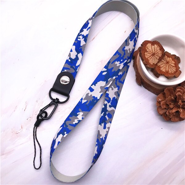 ¡Novedad! Cordón colgante con estampado de camuflaje para llavero, Soporte para tarjeta de identificación, correa de cuello para teléfono móvil, Clip de Metal, cuerda para colgar en el cuello: Camouflage blue