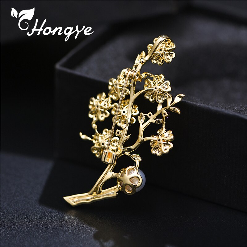 Hohl Plum Blossom Gold Metall Broschen Mantel Zubehör für Frauen Natürliche Süßwasser Perle Pin Schmuck AAA Zirkon Pin Neue