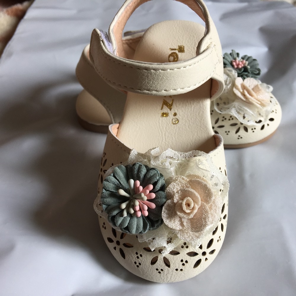 neueste Sommer freundlicher Leder Schuhe Süße Blume freundlicher Sandalen Für Mädchen Kleinkind Baby Atmungsaktive Aushöhlen Schuhe
