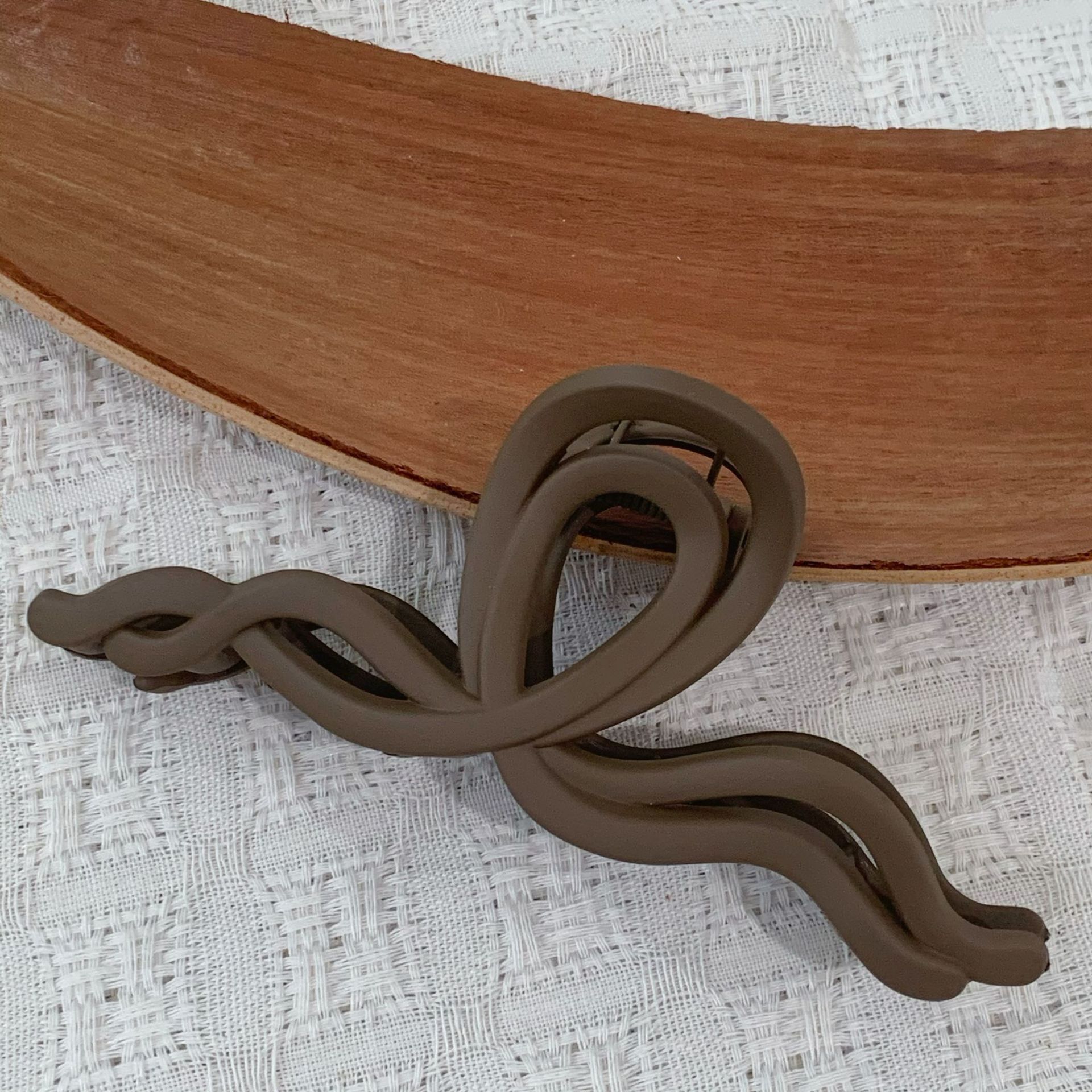 5 Pcs Mixed Colors And Shapes Big Hair Claw Clips for Women Girls Thin Thick Curly Hair, Strong Hold Jaw Clips.