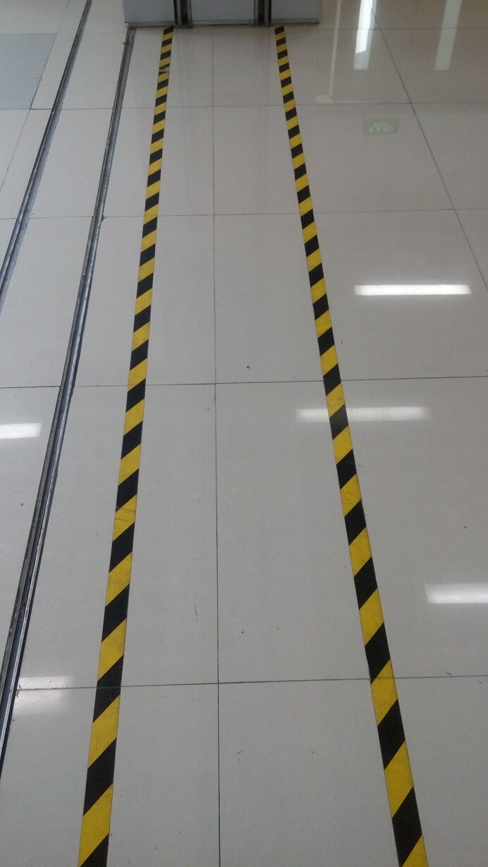 Gangdør fabrikk verksted gulv sikkerhetsadvarsel selvklebende tape 5cm*17 meter