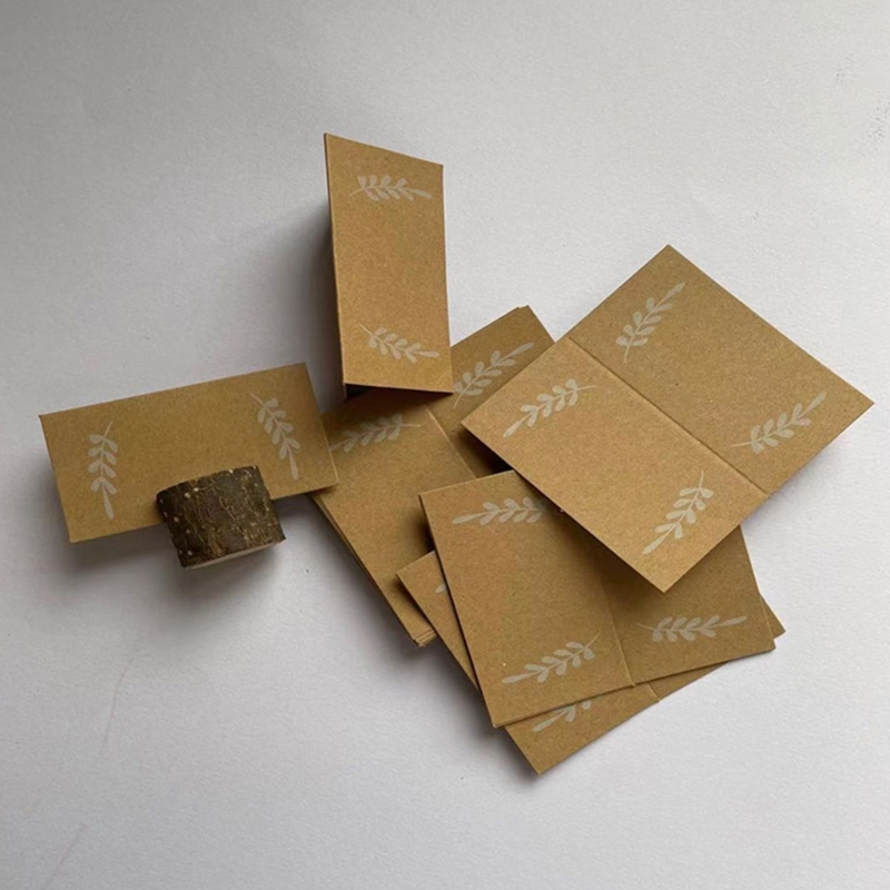 Naamkaartjes voor een bruiloft, , 50 stuks, bruine naamkaartjes van kraftpapier voor tafelschikking, geschikt voor bruiloften, verjaardagen en diners.