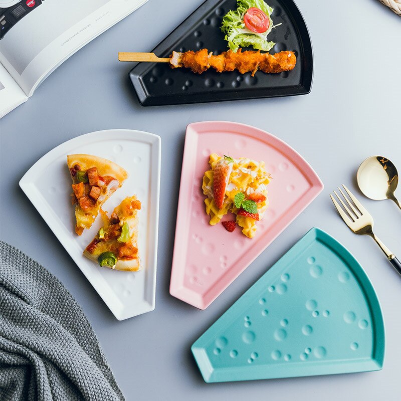 Nordisk keramik pizza tallrik porslin servis restaurang dessert tårta ost bakplåt oregelbunden frukt mellanmål fat