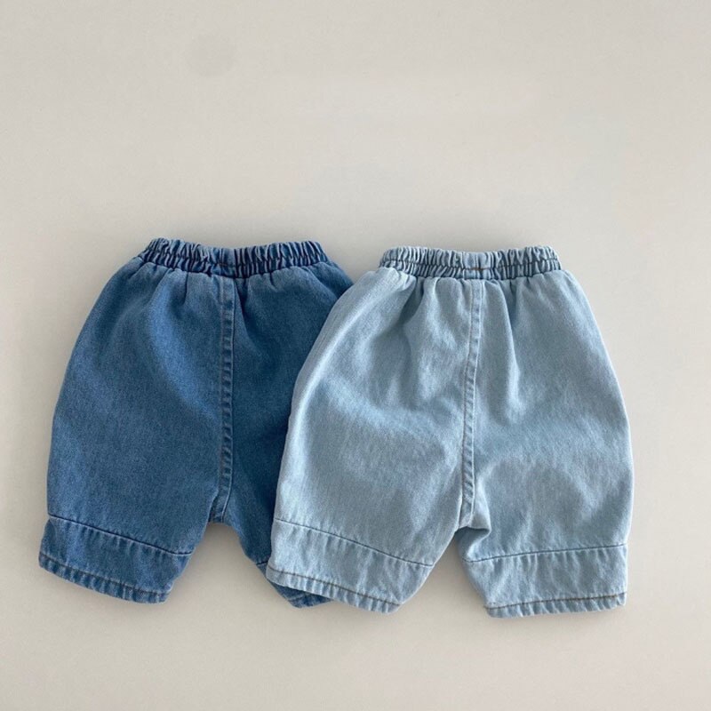 Nuovi pantaloni in Denim per neonato moda bambina Casual Jean pantaloni per bambini morbidi e confortevoli pantaloni per bambini allentati