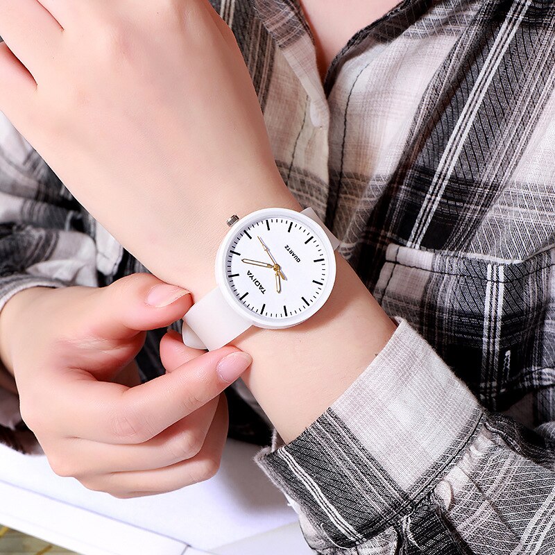 1Pcs Eenvoudige Noctilucent Luminous Horloge Vrouwen Dames Horloge Luxe Siliconen Band Vrouwen Klok Mode Quartz Vrouwen Horloges