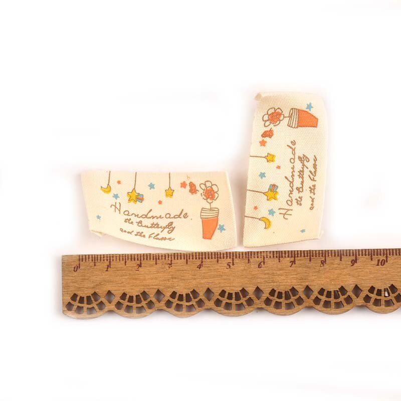 50 Uds Beige impreso tela de algodón de tejido carta etiquetas para coser etiquetas de prendas de hecho a mano etiquetas para Ropa Accesorios de artesanía para manualidades mezcla
