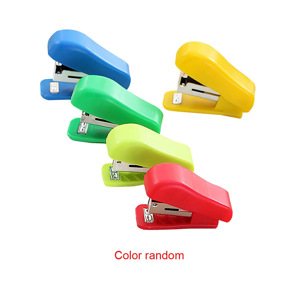Tilfældig farve lille mini kontorartikler plastik solid bærbar studerende brug uden hæftemaskine sød hæftemaskine til ingen . 10 hæfteklammer