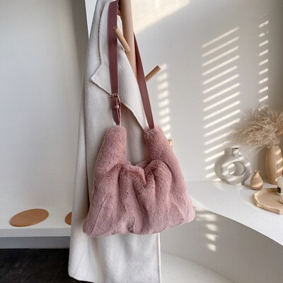 Lammeull skuldervesker for kvinner vinter kvinnelige totes høy kapasitet myk plysj faux fur håndvesker dame casual crossbody bag: Rosa