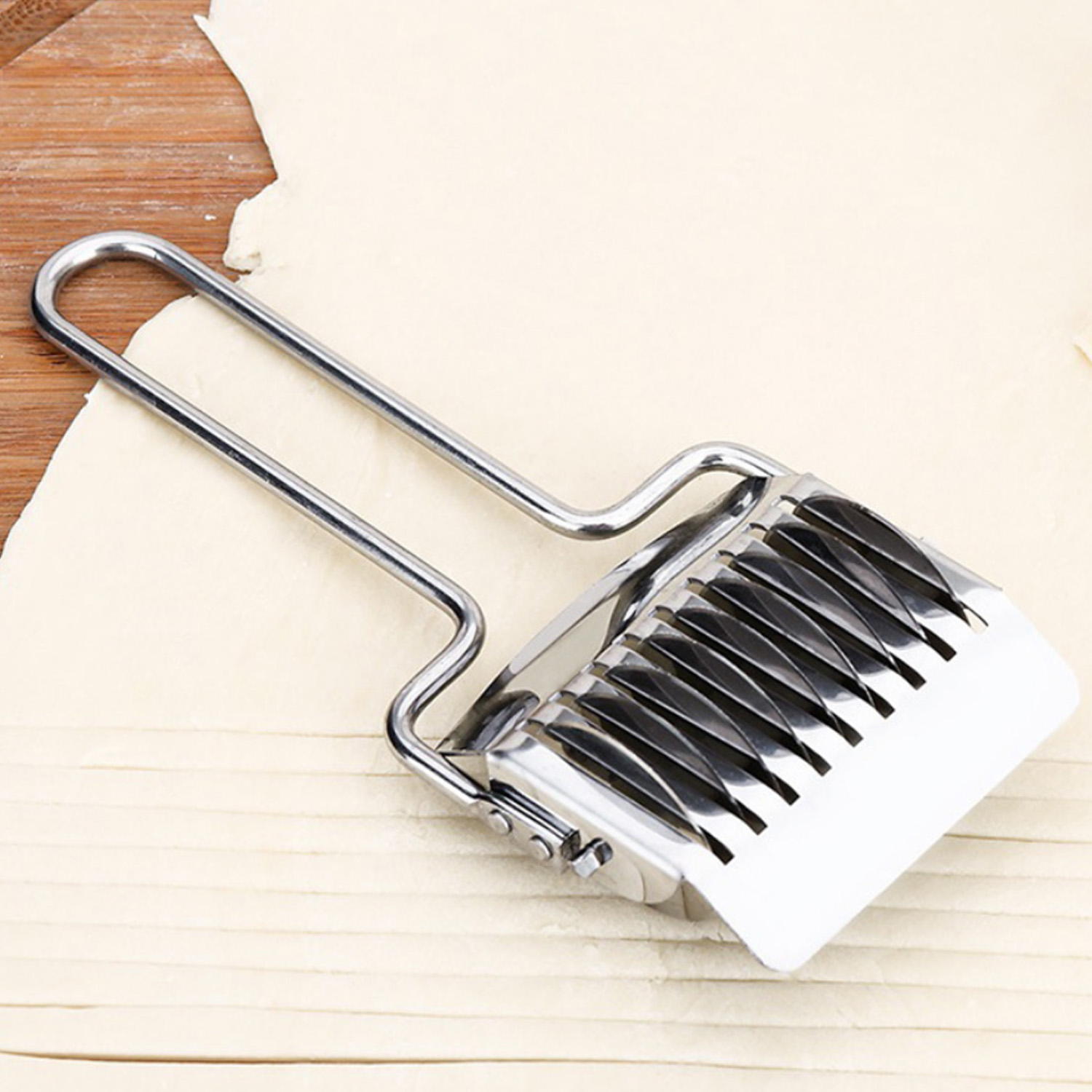 Behogar Manual Stainless Steel Noodle Lattice Roller Maker Cutter Kitchen Cooking Tools for Pasta Spaghetti Dough Garlic Onion