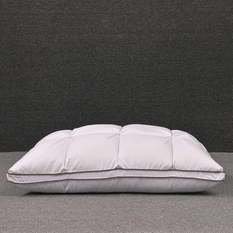 80 Three-layer Down Pillow Bread Type 95% White Goose Down Pillow Adult Single Five-star Hotel Duvet Cover White: White / 48X74cmSit back and