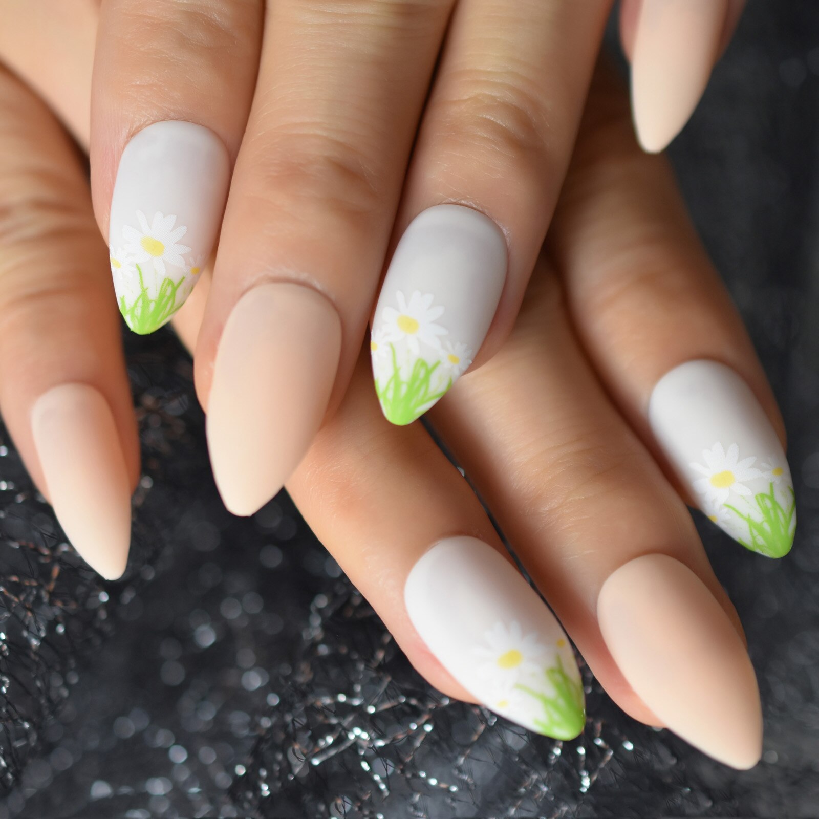 Faux ongles en forme de pâquerettes, à pression mixte, couverture complète, en amande moyenne, joli, mignon, acrylique, motifs originaux, fournitures, 28 pièces