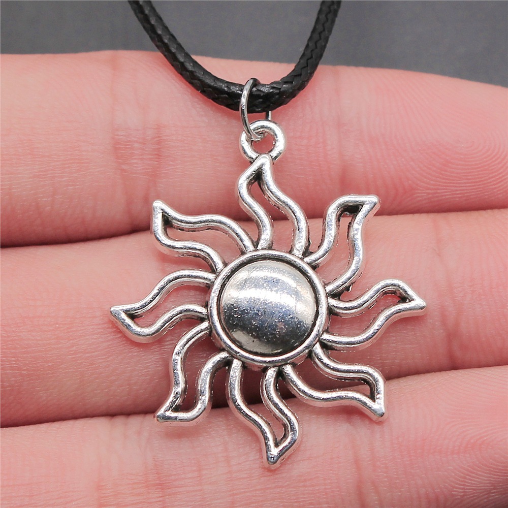 30 estilos Unisex amuleto Wicca joyería sol Luna estrella pentagrama colgante collar cordón de cuero negro: Chapado en cobre envejecido