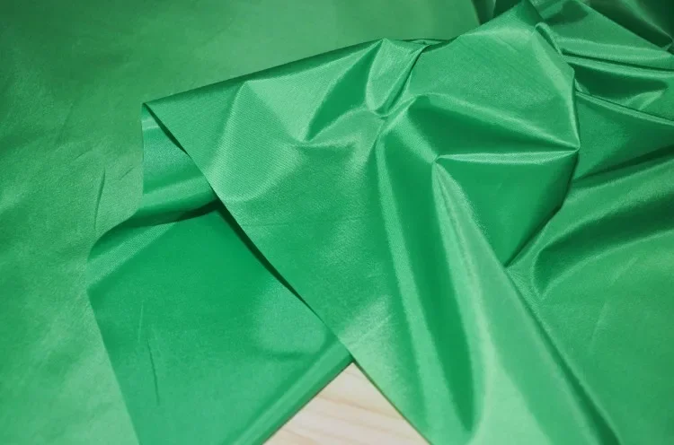190t Polyester Taff Pu Beschichtung leichte wasserdichte Regenschirm Zelt Stoff Wind dicht und staub dicht Stoff Drachen Farbe Flagge Stoff: Grün