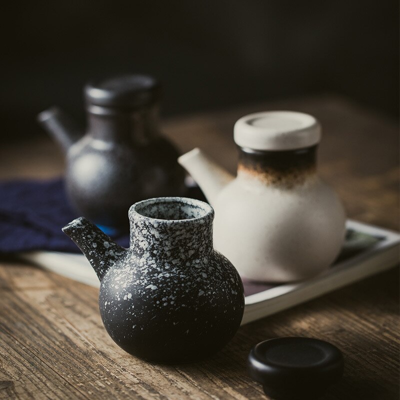 Kitchen Ceramic Oil Bottles with lid Oil Pots Small Sauce Flavoring Pot Soy Sauce Vinegar Bottles Japanese Restaurant Commercial
