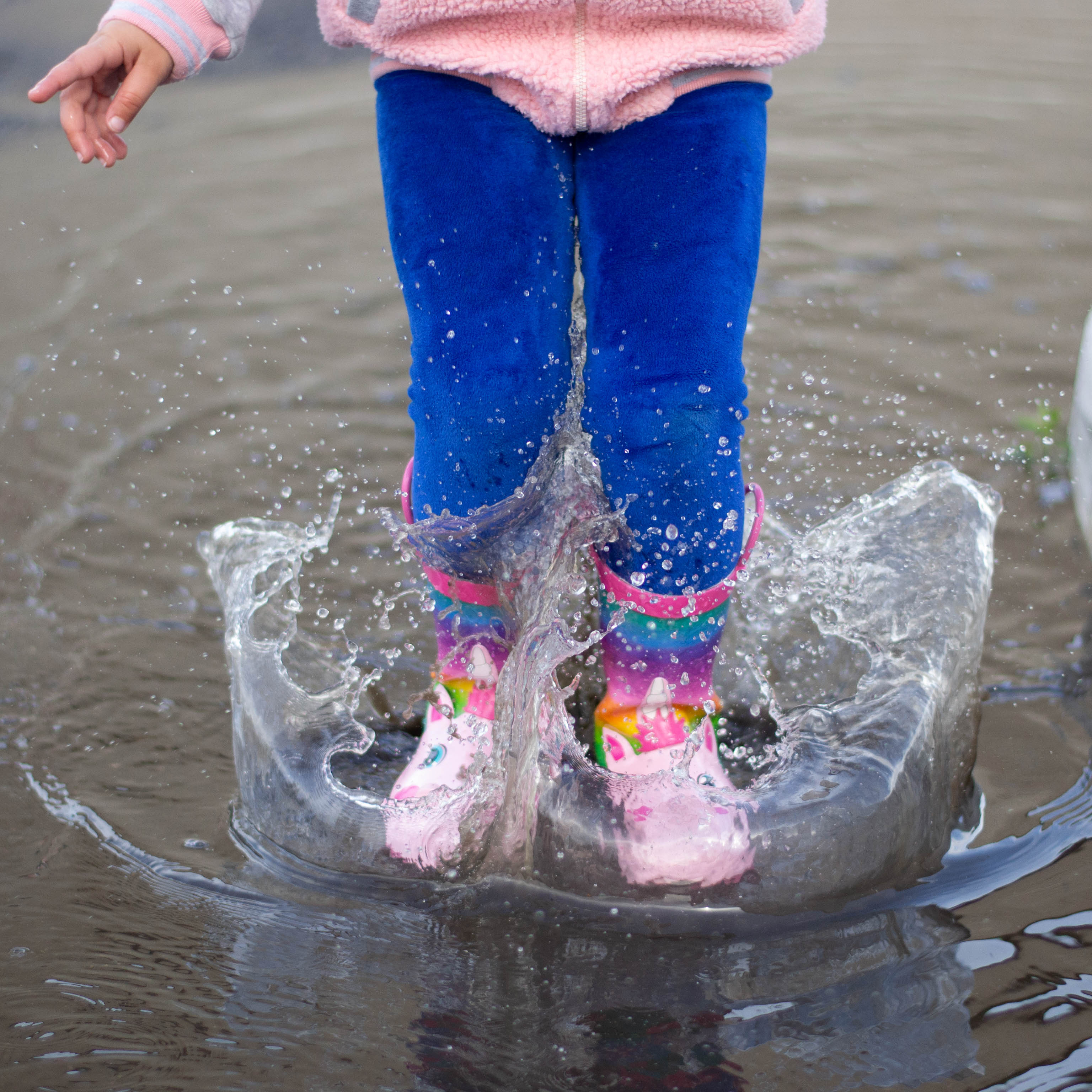 Kunhyshoo botas de chuva para crianças, botas de borracha infantil com unicórnio e arco-íris, calçados à prova d'água