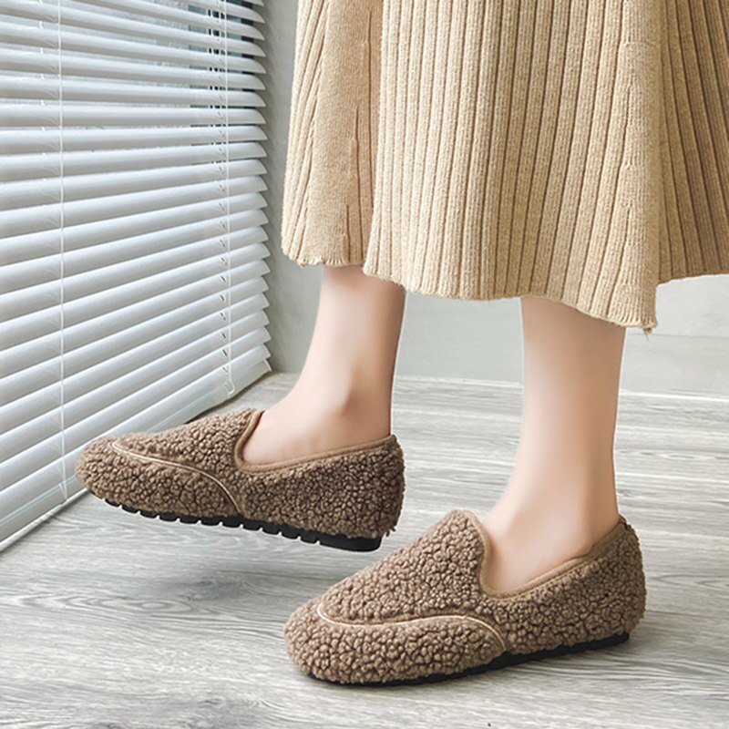 Vinter kvinnor loafers lamm ull skor kvinna lägenheter slip on skor päls bigh varm dam skor svart brun båt sko 8556l: Brun / 40