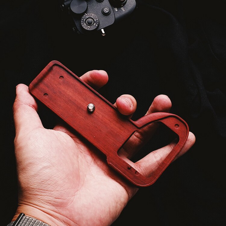 Handmade Wooden Wood Hand Grip Plate Bracket For Sony A7M4 A7R4 A9II A7R IV: 1
