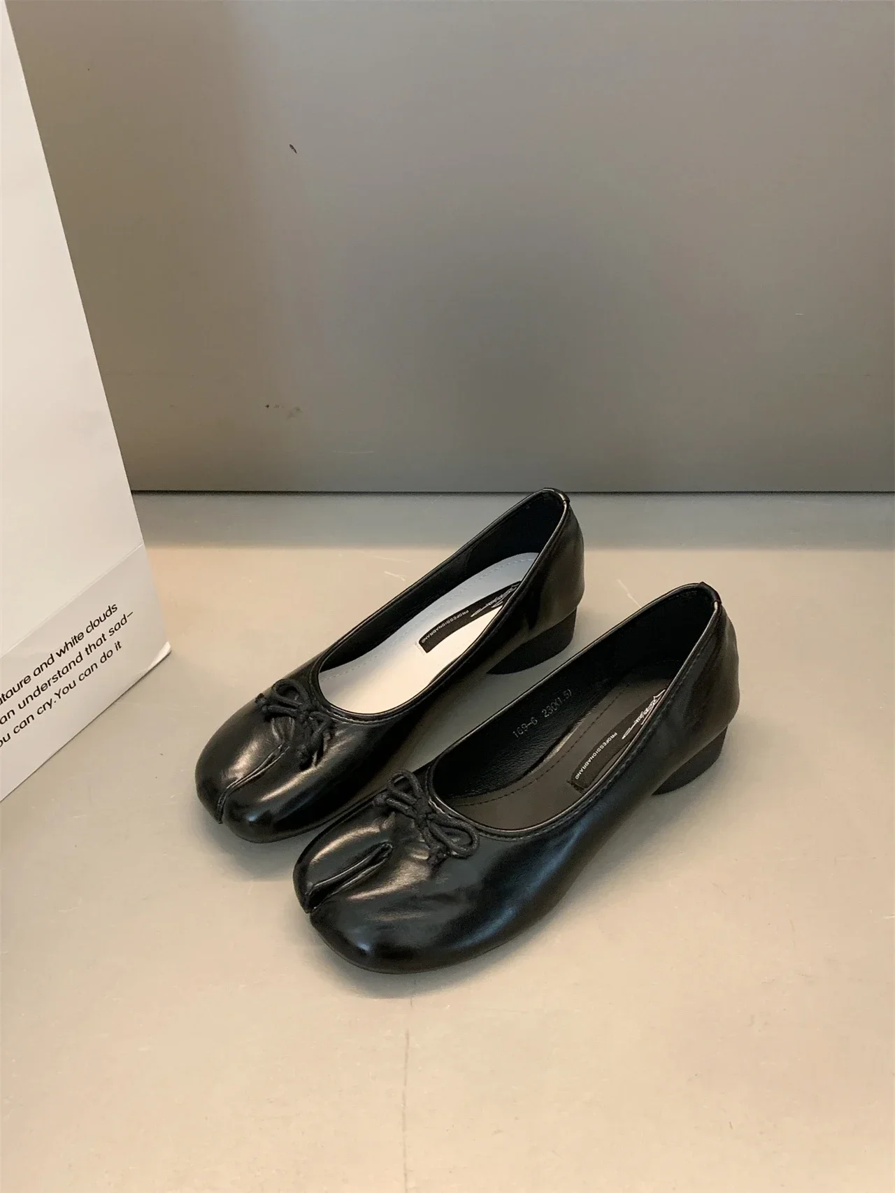 Tabi-schoenen met gespleten neus Instapper van microvezel Comfortabele pantoffels Loafers met zachte bodem Stevige damesmocassins met strik: Beige / 40