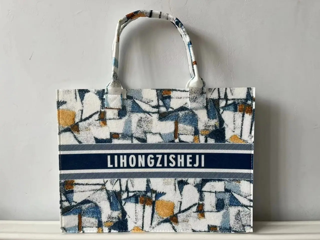 Large Capacity Felt Tote Bag Travel Ladies High-End Printed Commuting Shopping Bag Model Handbag for Women: Blue