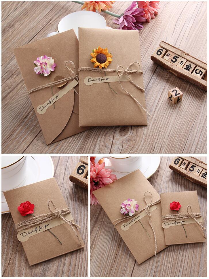 10 stuks/ diy kraftpapier handgemaakte gedroogde bloemen uitnodigingsgroetkaart met envelop kerst bruiloft verjaardag bedankjes kaarten
