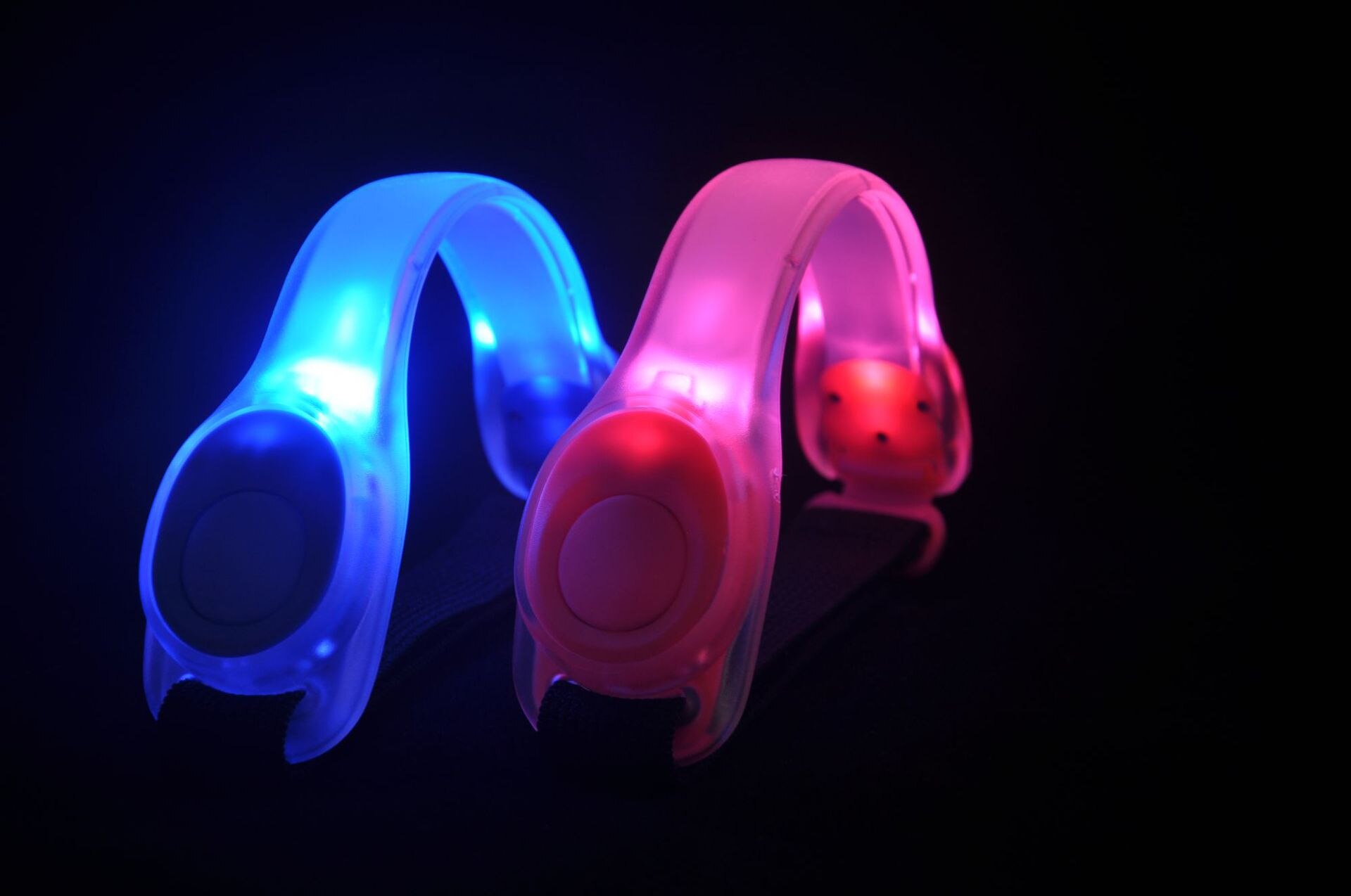 LED Ljusande Armband Justerbart Bärbart Löpbälte Glöd i Mörkret