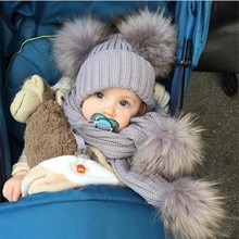 Leuke gebreide kinderen hoed met een sjaal dubbele bal faux fur hoeden sjaals set winter accessoires voor baby sjaal muts kids