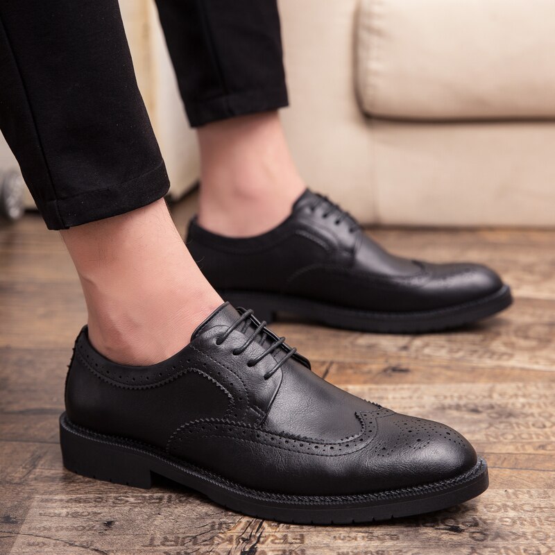 Plus size zwarte herenschoenen, britse leren herenbrogues, comfortabele puntige neus, bruidsschoenen