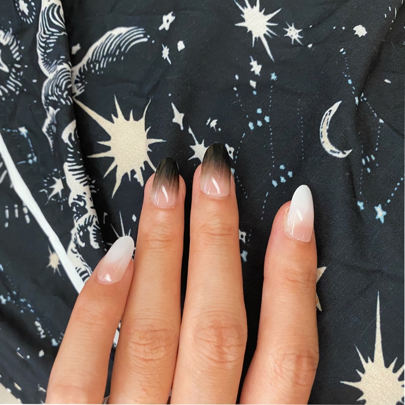 24 stuks nepnagels met zwart-witte gradiëntkleur, afgewerkt product, volledig dekkende franse nageltips