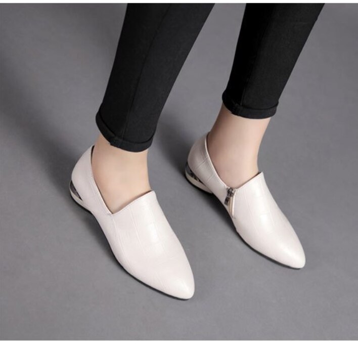 Våren kvinna spetsiga tå skor ledig slip on flats klassiska kvinnliga rutigt pu läder loafers dam skor