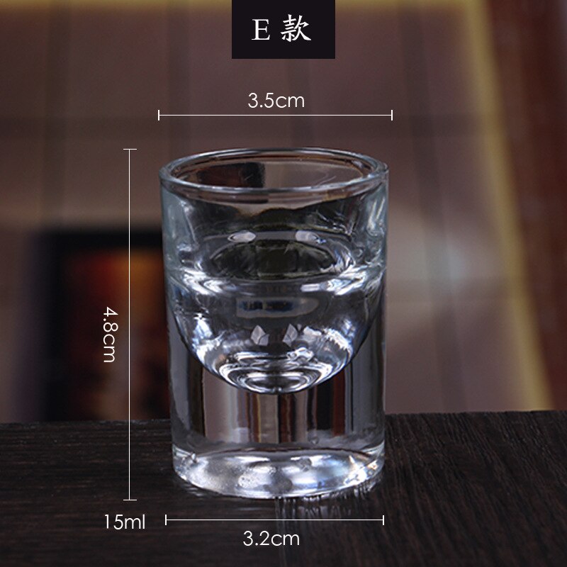 Hoog glas, kogelbeker, klein sterk glas, witte wijn, glazen beker met dikke bodem, bierglas, whiskyglas, wijnglazen: En