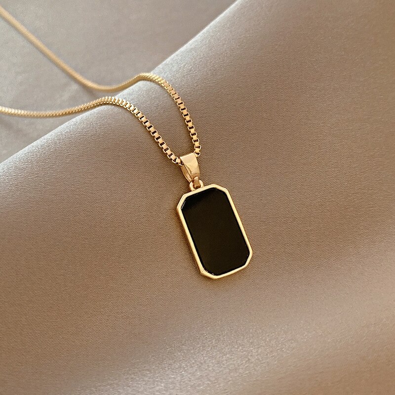 DIEYURO Collana con ciondolo rettangolare minimalista in acciaio inossidabile 316L per donna Collana color oro Regalo di gioielli lunghi squisiti