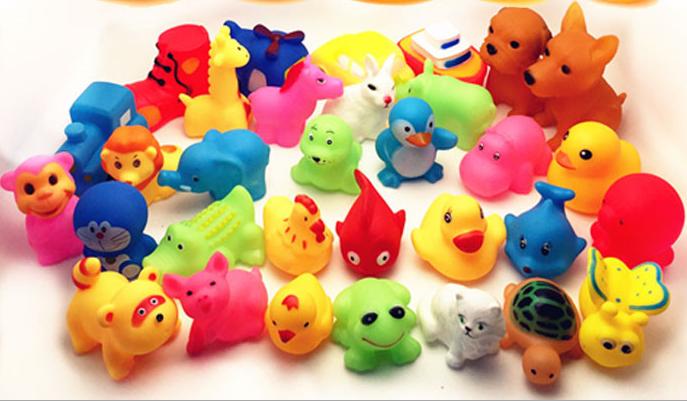 13 stk dejlige blandede dyr farverigt blødt gummi float squeeze lyd knirkende badelegetøj til baby gyh