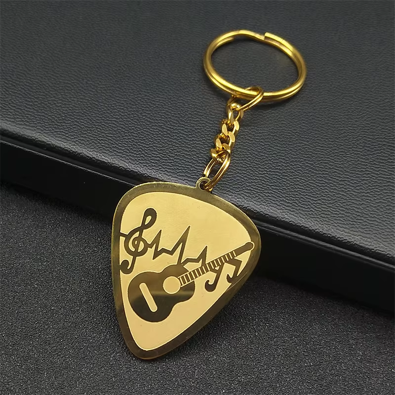 Llavero Musical de guitarra Goth Rock Y2k para mujeres y hombres, llavero con dije de bolsa de música estética negra de acero inoxidable, llaveros de joyería: Verde