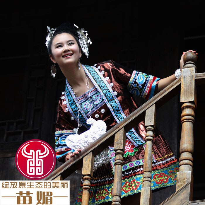 woman Embroidery hmong clothing hmong clothes hmong chinese clothes dance performance costumes miao clothing: Shirt and skirt / S