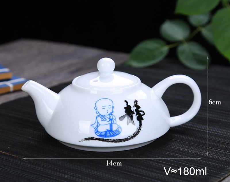 Prachtige blauw-witte porseleinen theepot, chinees drinkgerei, traditioneel landschapspatroon, theepot, keramische bloementheeset, theepot